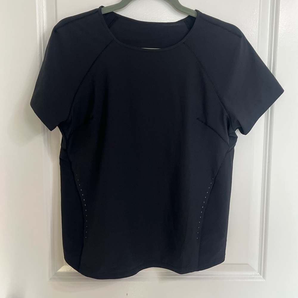 Lululemon Black Short Sleeve Top, size 8